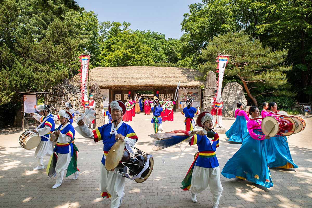 Korean Folk Village Squid Games, Hwaseong Fortress & Traditional Market!